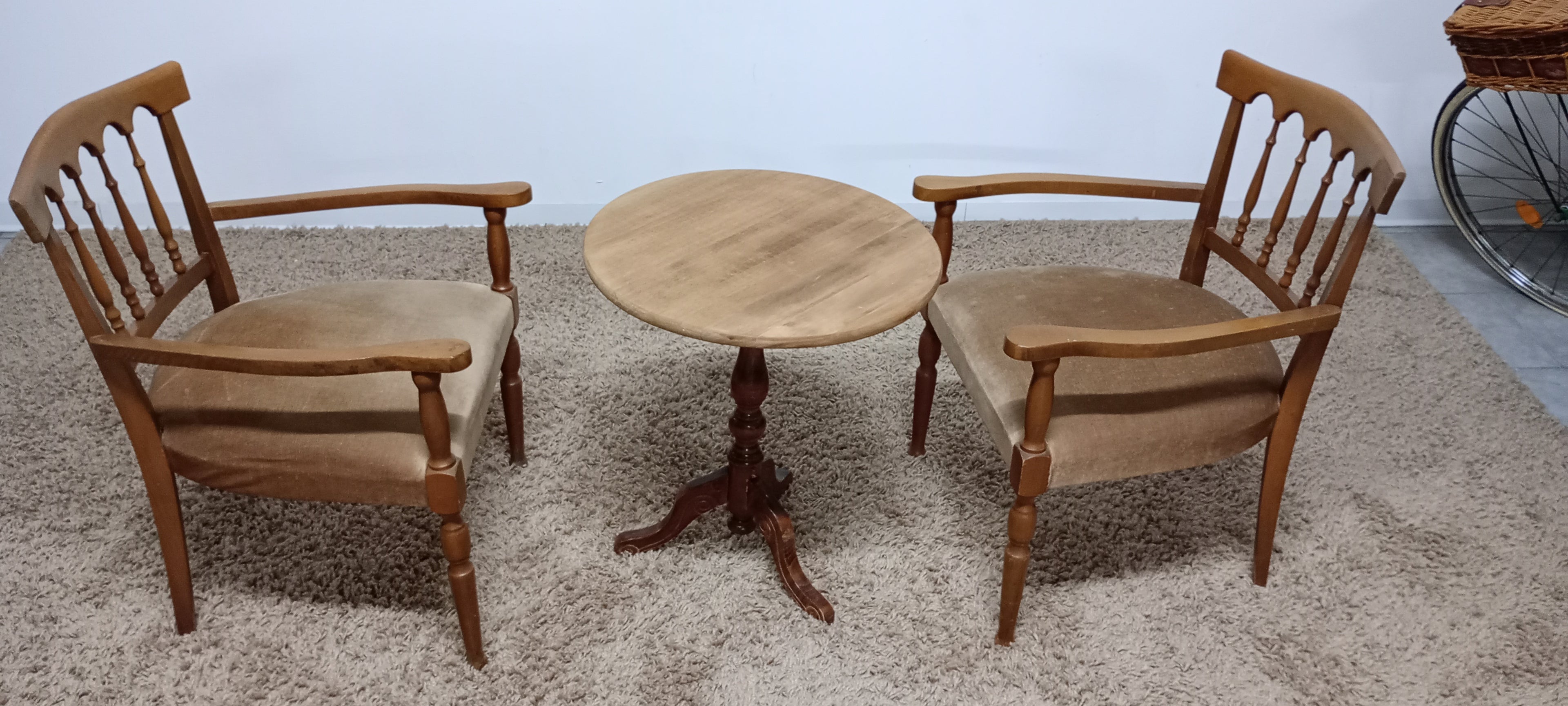 Poltroncine e tavolino da caffè anni 60