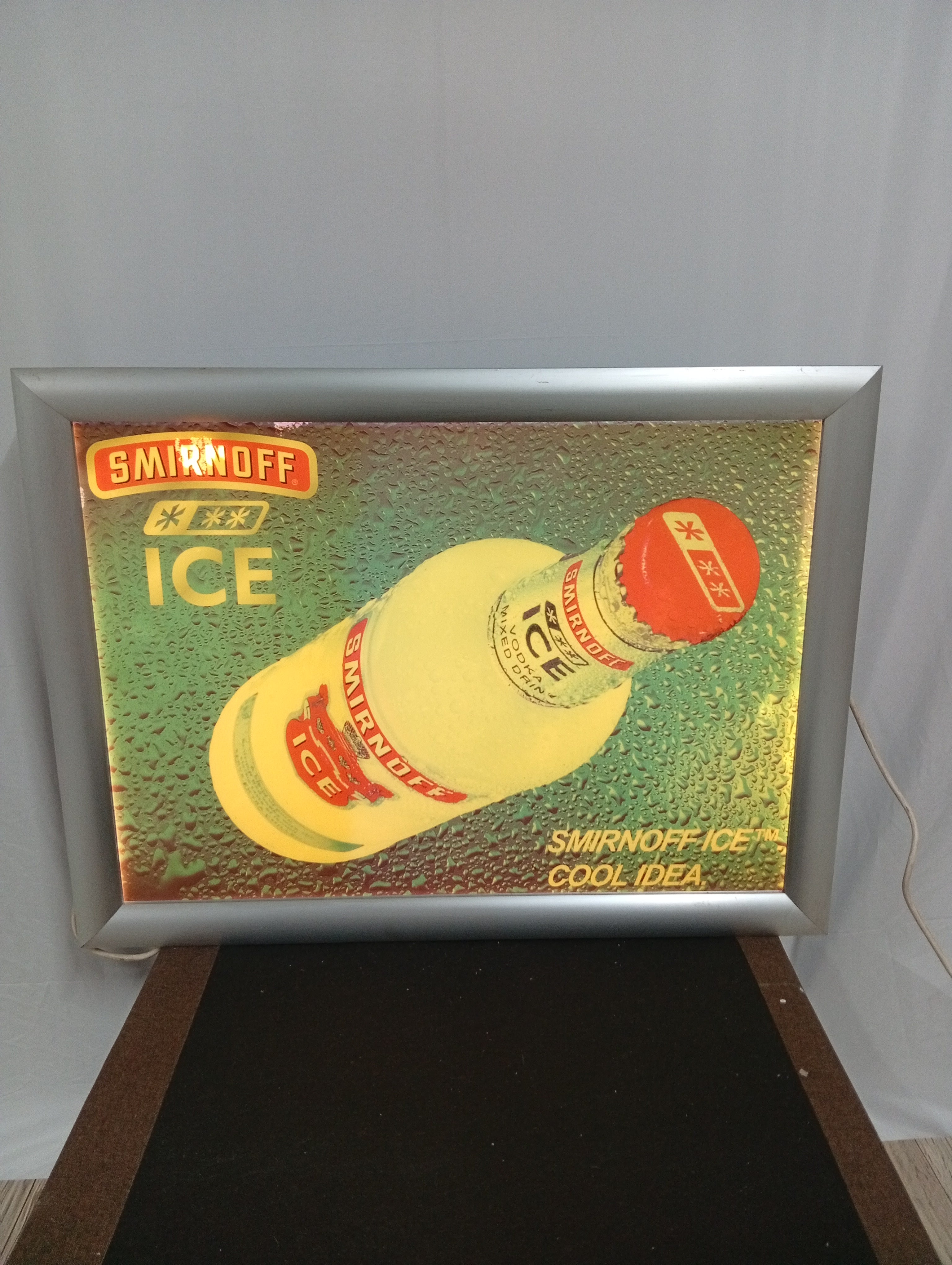 Insegna luminosa Smirnoff