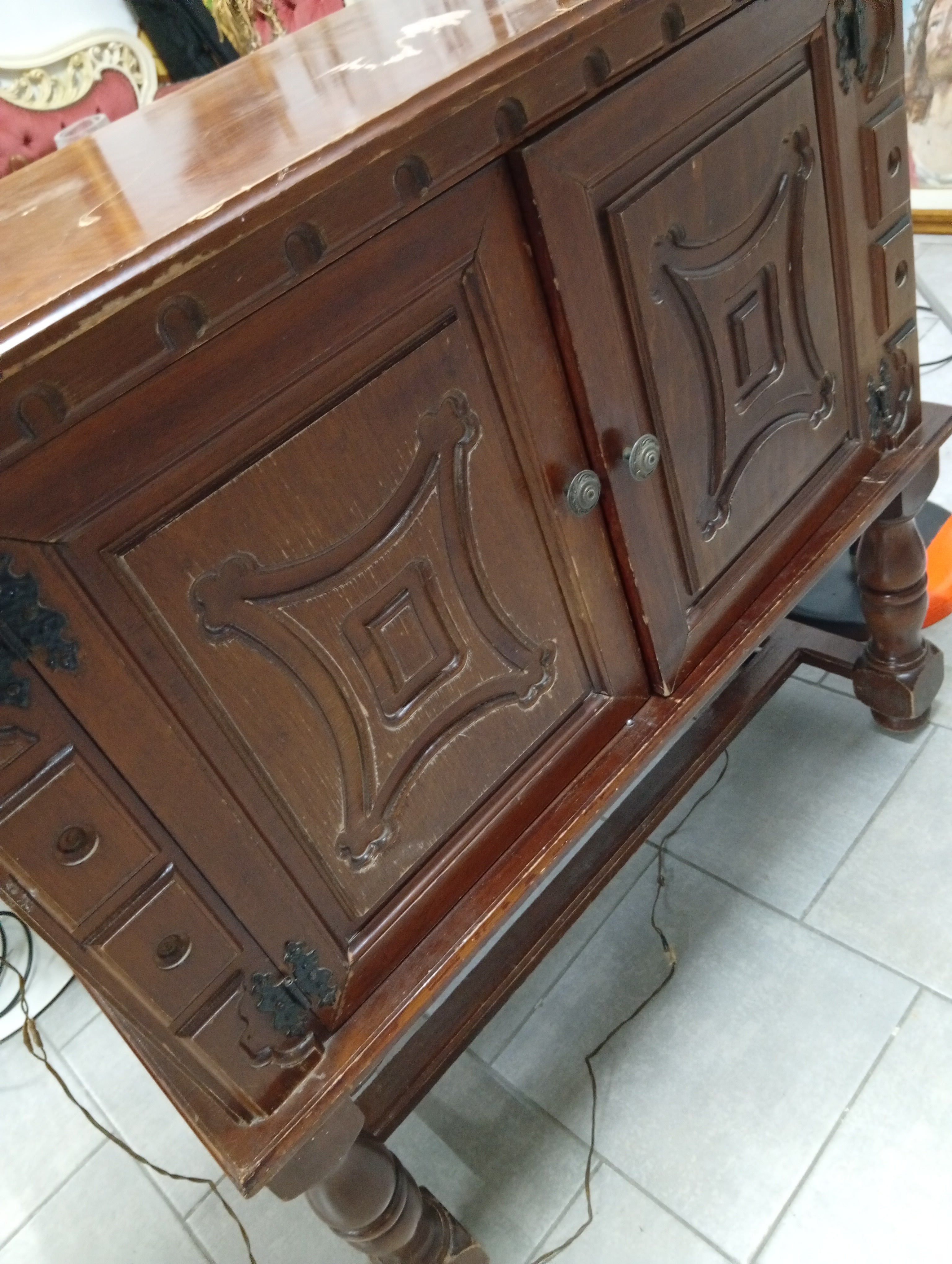 Restauro mobile bar catalano 19°secolo